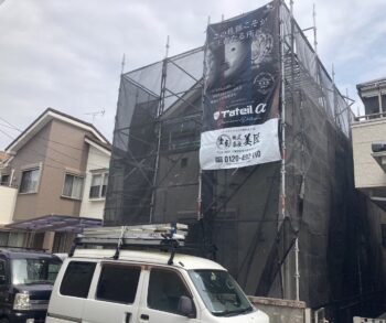 船橋市三咲で外壁塗装が着工しました。