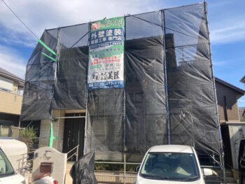 船橋市三咲で屋根外壁塗装が着工しました。
