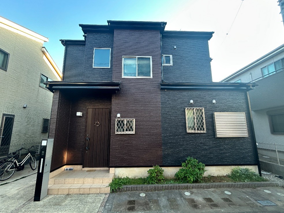 船橋市三咲　Ｓ様邸　屋根・外壁塗装工事<br>【屋根塗装】<br>プレマテックス：グランデ無機遮熱<br>【外壁塗装】<br>ロックペイント：ジェニュイン